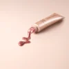 Moroccanoil Lip Balm Vanilla Date 15ml 1 Хидратиращ балсам за устни Moroccanoil Lip Balm Vanilla Date 15 ml